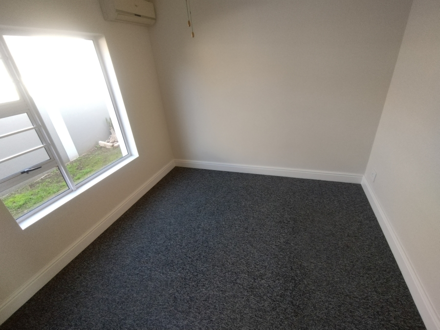 5 Bedroom Property for Sale in Wavecrest Eastern Cape